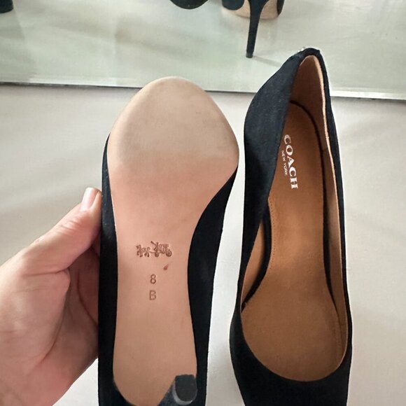 NWOB Coach Round Toe Black Suede Pumps Size 8 - Picture 3 of 6